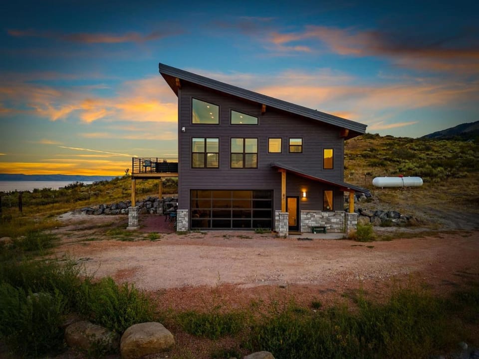 The Overlook - BBQ, Stunning Lake Views, Games House in Idaho