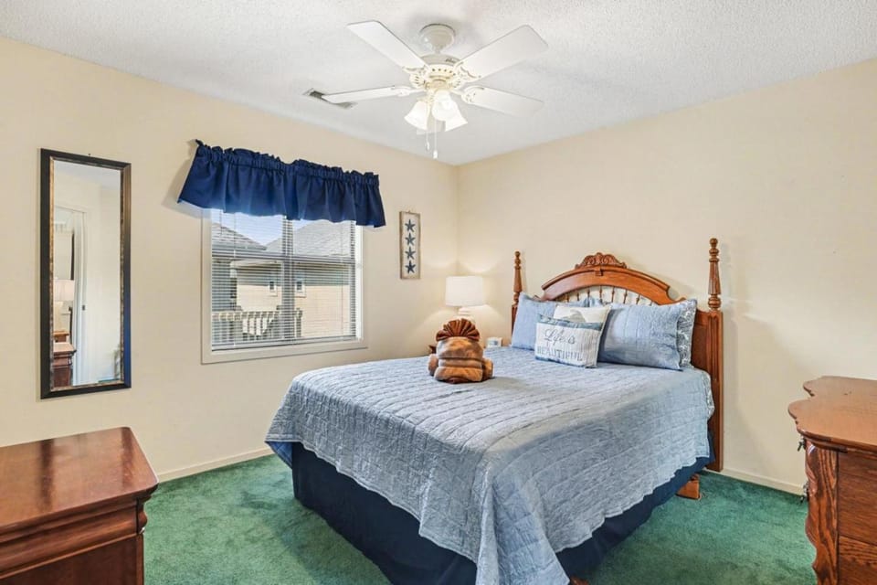 Nostalgic Beach Cottage. Unplug near beach with pools House in South Carolina