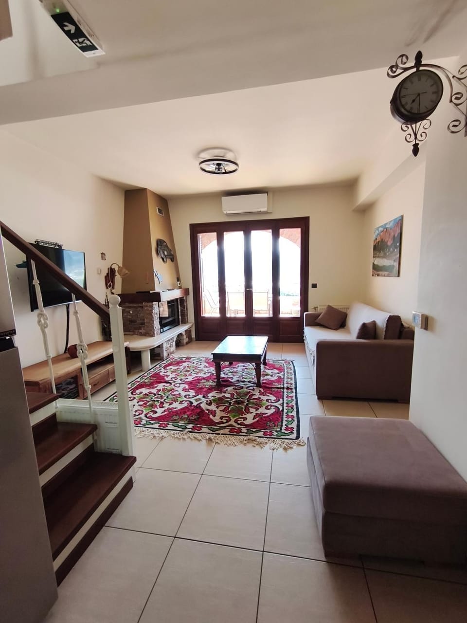 TV and multimedia, Living room, Seating area, fireplace, elevator