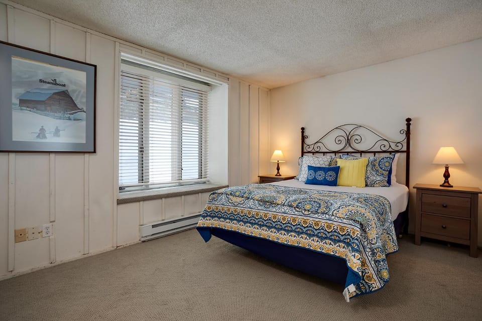 Bed, Day, Winter, Bedroom, heating