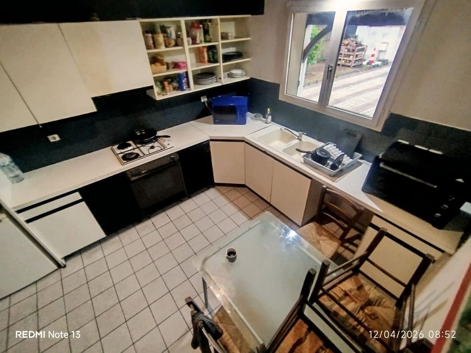 Kitchen or kitchenette, Communal kitchen