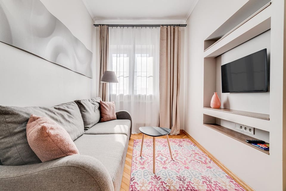 TV and multimedia, Living room, Seating area, Evening entertainment