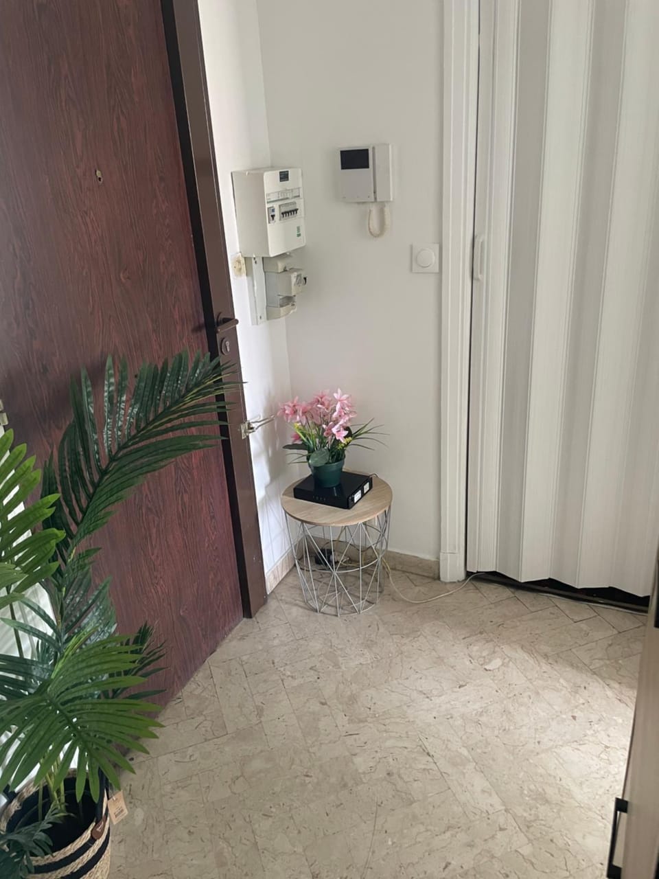 Room with Private Bathroom & WC , Balcony & Air Conditioning - Nice Centre, 5 min from Sea & Promenade Vacation rental in Nice