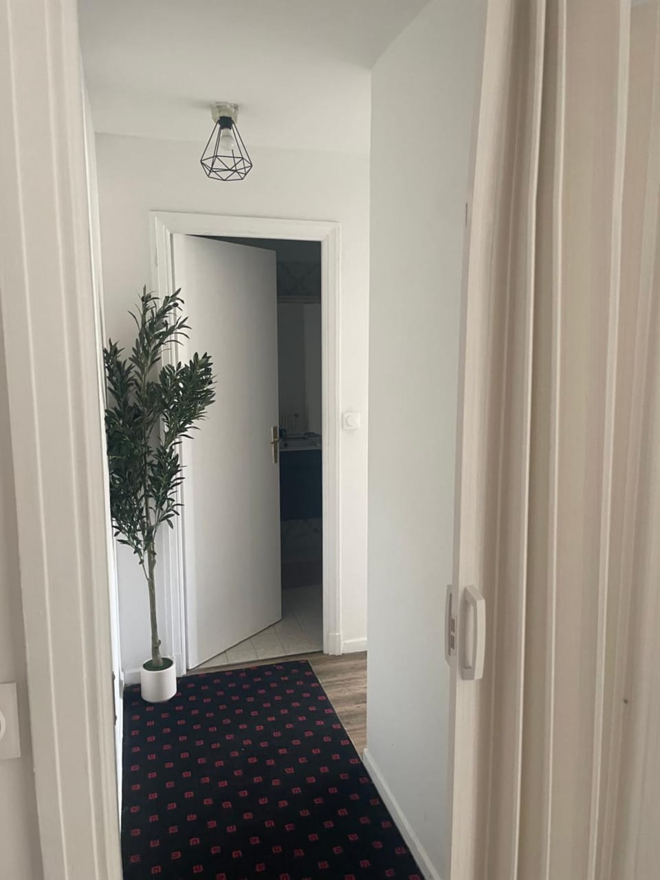 Room with Private Bathroom & WC , Balcony & Air Conditioning - Nice Centre, 5 min from Sea & Promenade Vacation rental in Nice