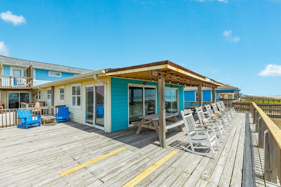 Athena - Beachfront - Private Walkover to Beach House in Surfside Beach