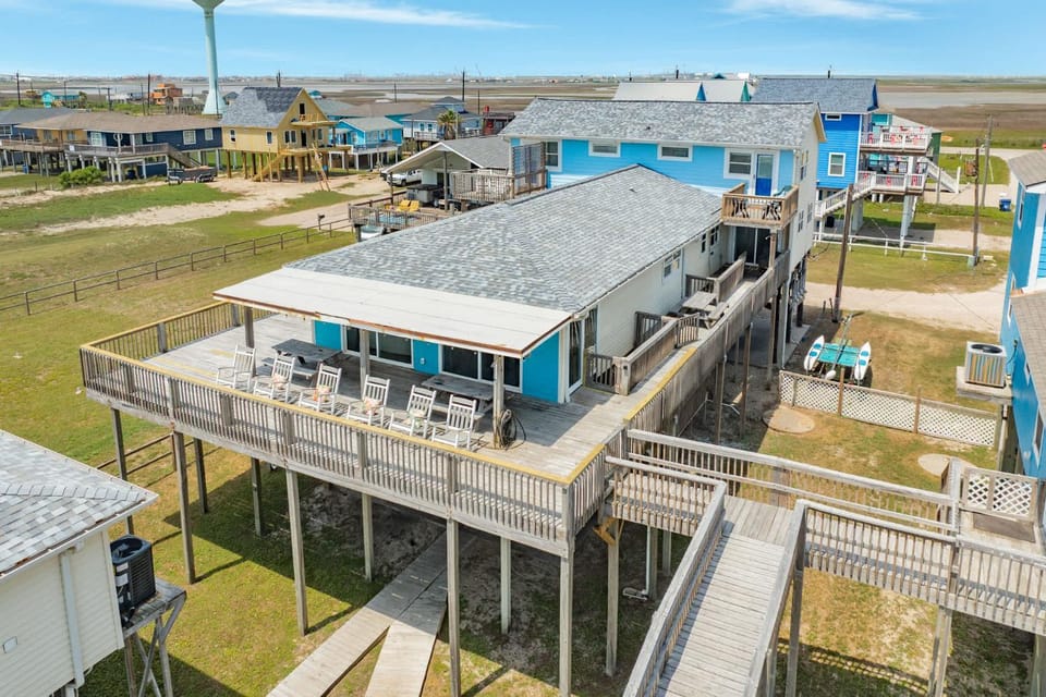 Athena - Beachfront - Private Walkover to Beach House in Surfside Beach
