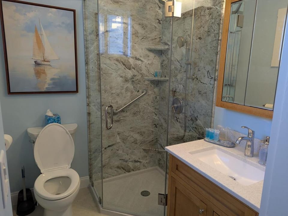 Perfect Get Away Apartment in Newport
