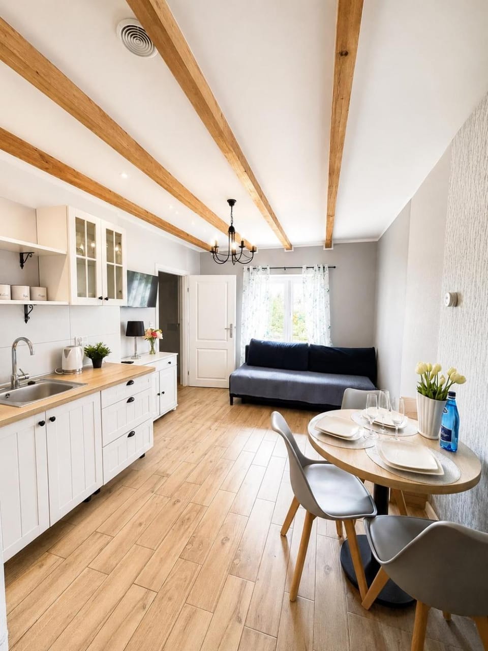 Kitchen or kitchenette, Living room, Seating area, Dining area