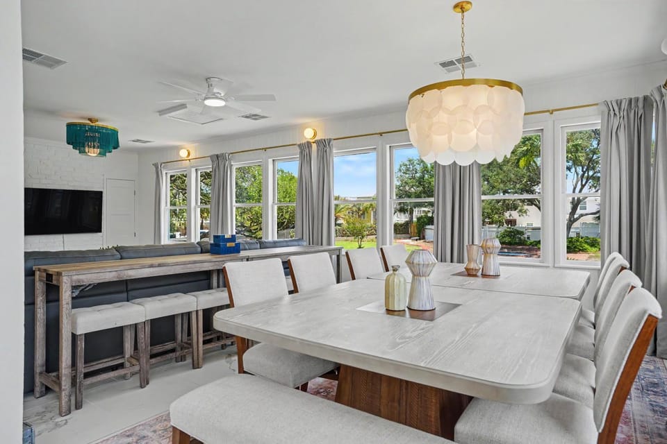 Living room, Dining area