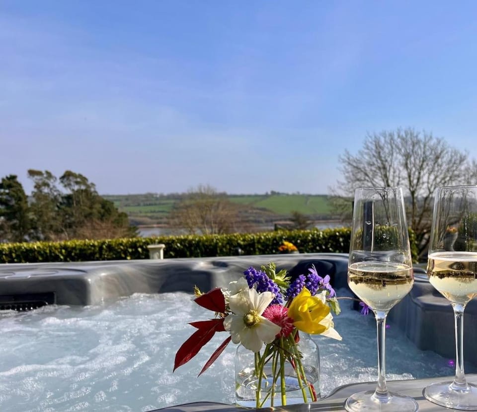 Suir River House - Luxury 6 Bed Home With Hot Tub & Sauna - Sleeps 19 House in County Kilkenny