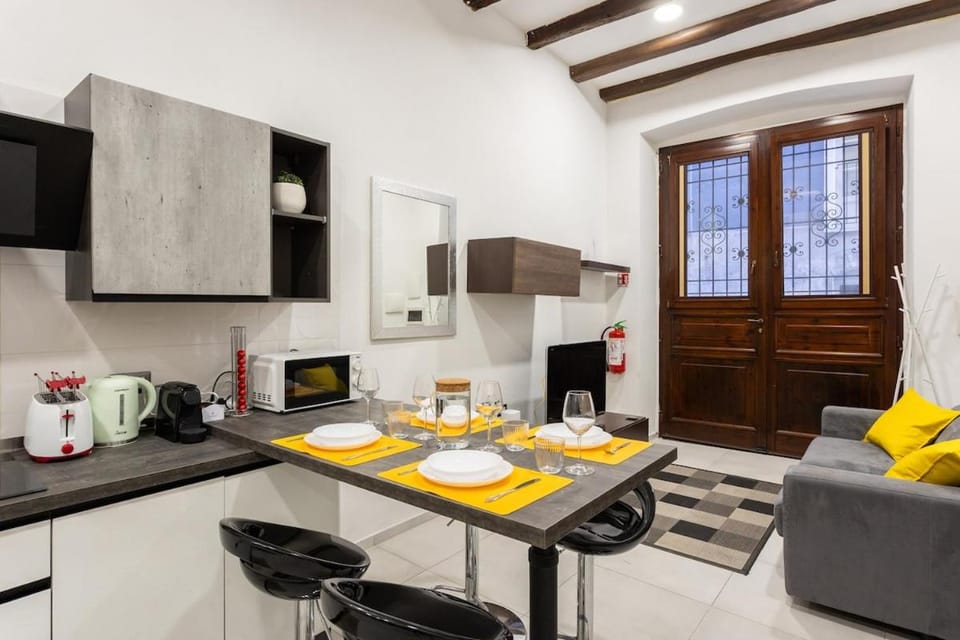 Dining area, Lunch