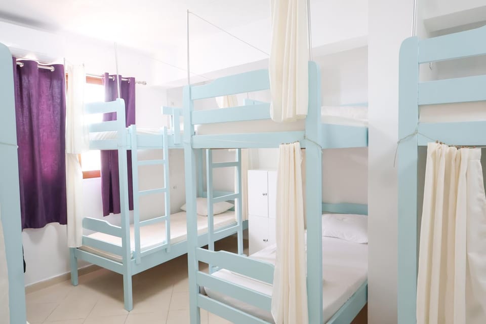 Bedroom, bunk bed