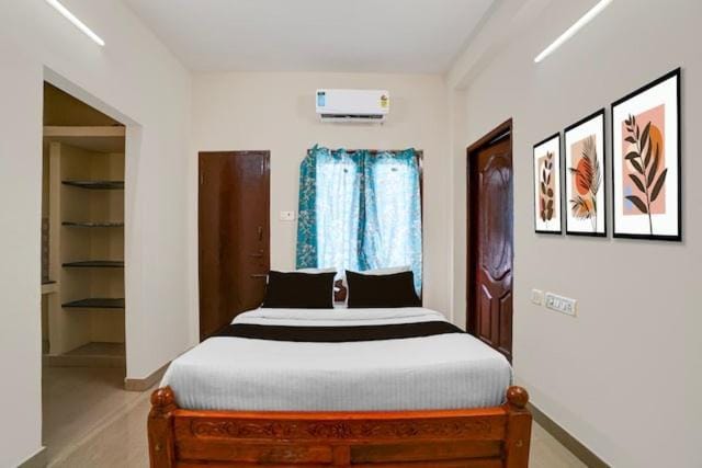 Bed, Photo of the whole room, Bedroom, air conditioner