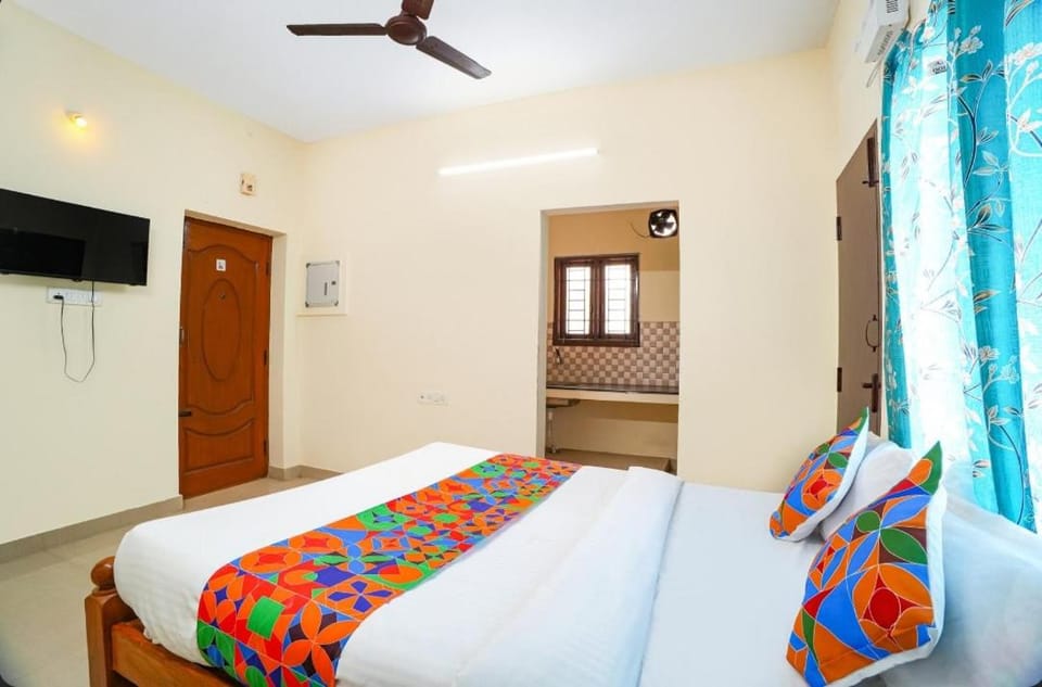Bed, TV and multimedia, Photo of the whole room, Bedroom, air conditioner