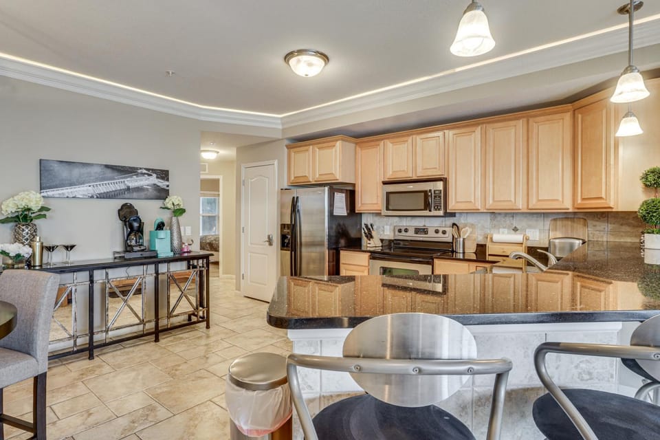 Balcony & Lake Views! Osage Beach Retreat House in Osage Beach