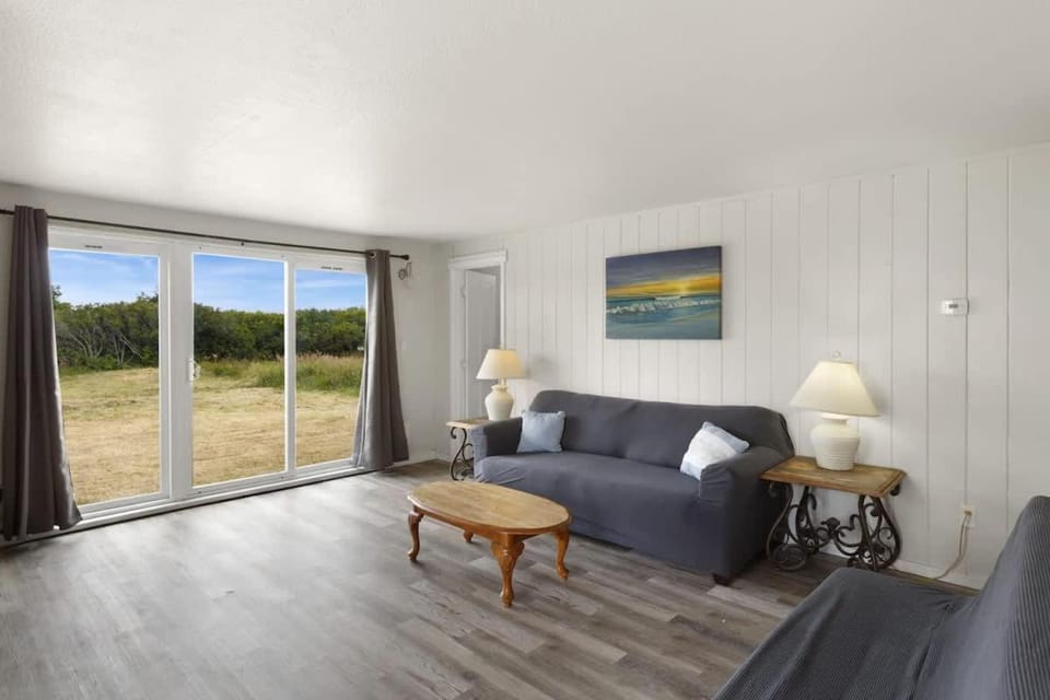 Prime Ocean Views Walk to Beach & Town House in Ocean Shores