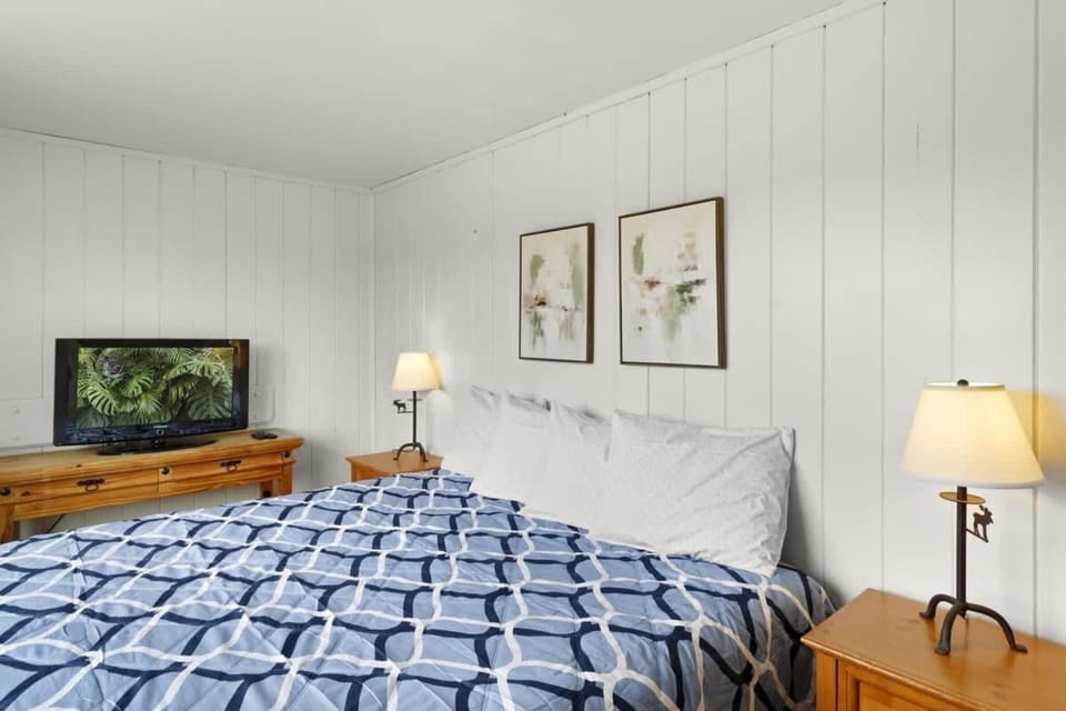 Prime Ocean Views Walk to Beach & Town House in Ocean Shores