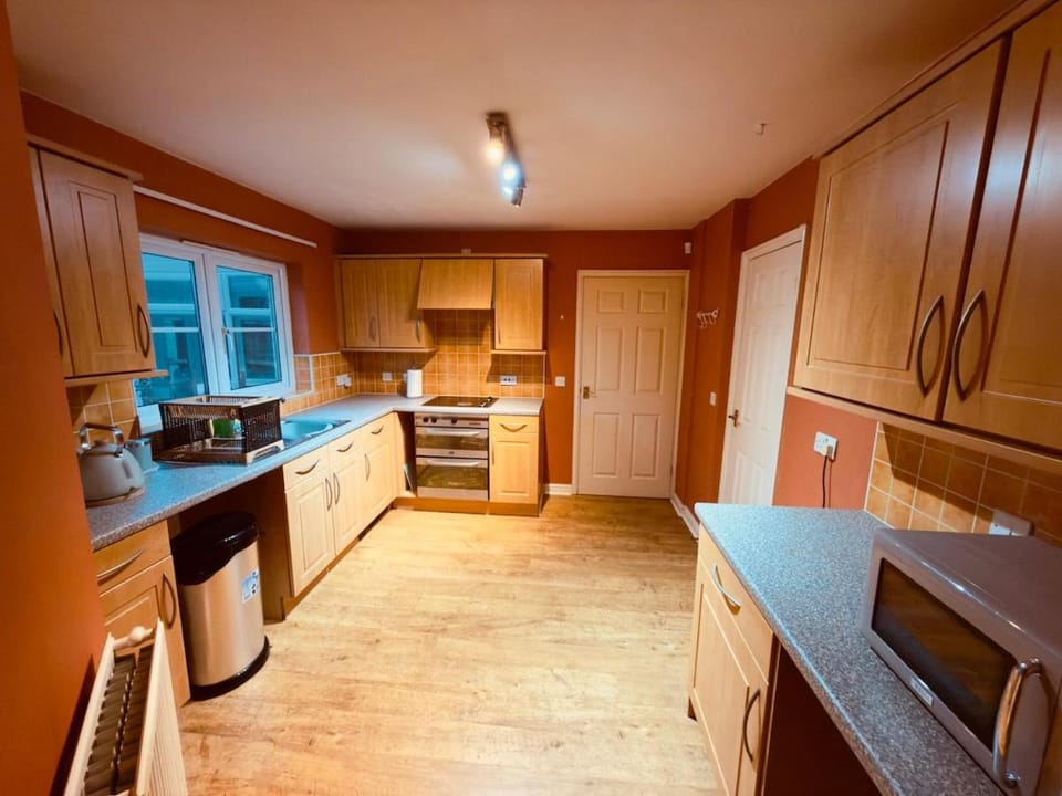 Kitchen or kitchenette, kitchen, kitchen