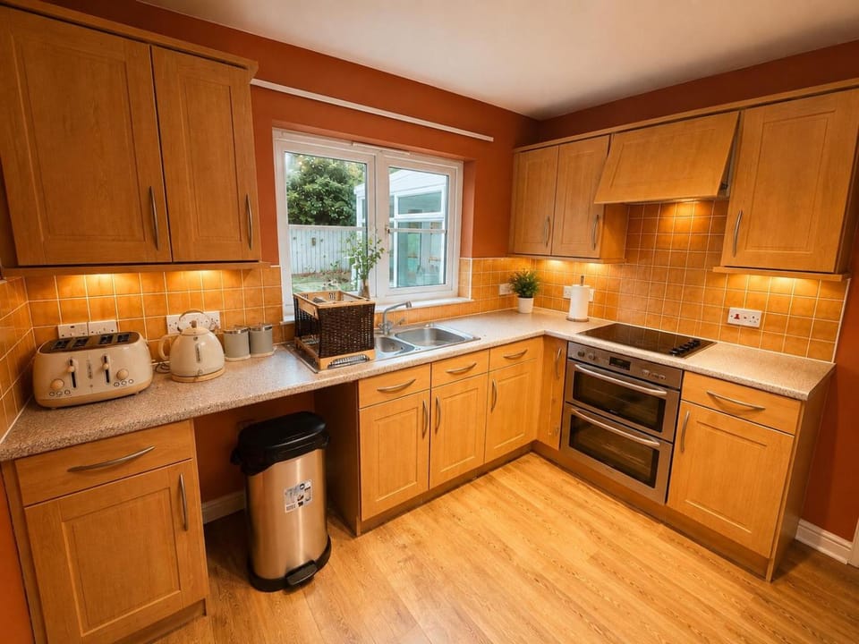 Kitchen or kitchenette, dishwasher, minibar, stove