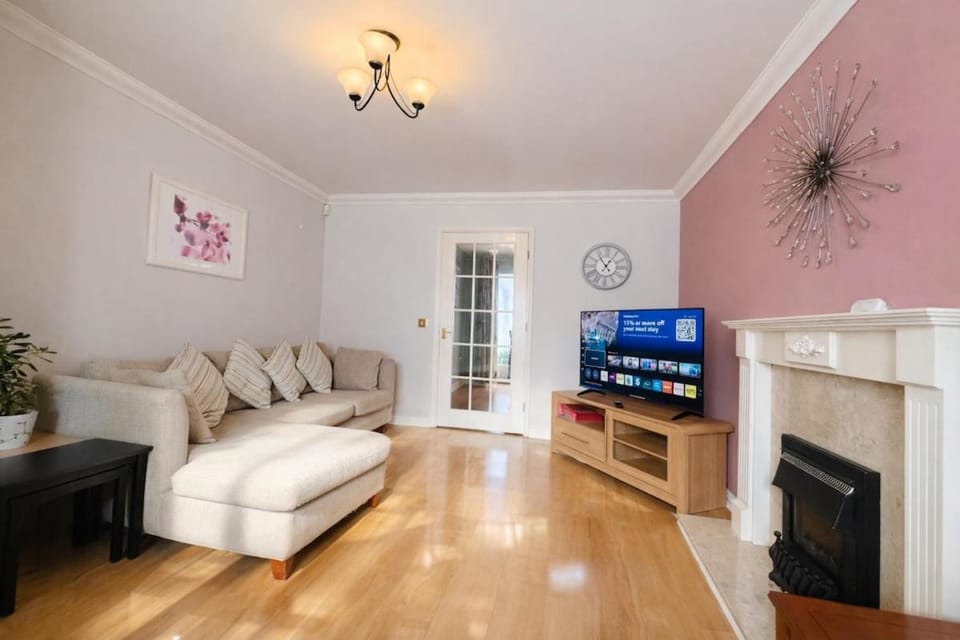 Communal lounge/ TV room, TV and multimedia, Living room