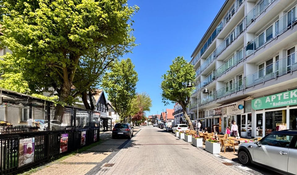 Property building, Restaurant/places to eat, Coffee/tea facilities, Balcony/Terrace, Beach, City view, City view, dishwasher, hair dryier, internet, pet friendly, pet friendly