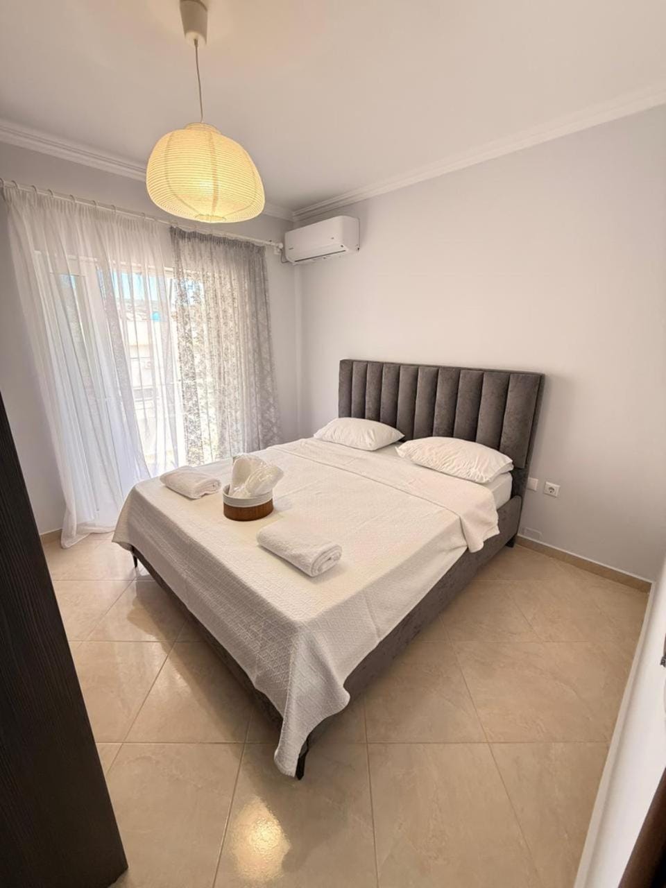 Bedroom, towels, air conditioner
