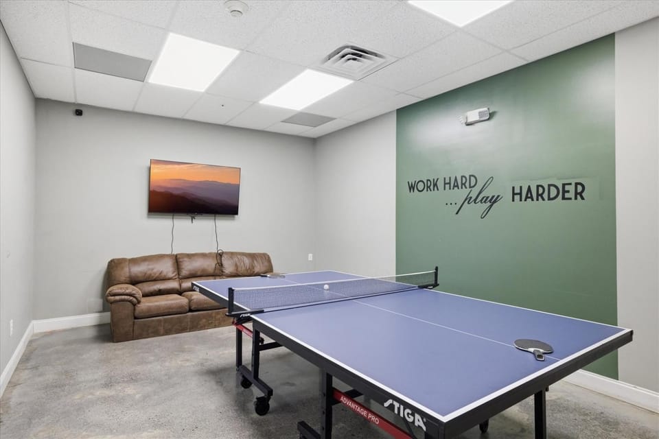 Serenity Ridge Unit 721 - GroupsPool AccessPatio Apartment in Pigeon Forge