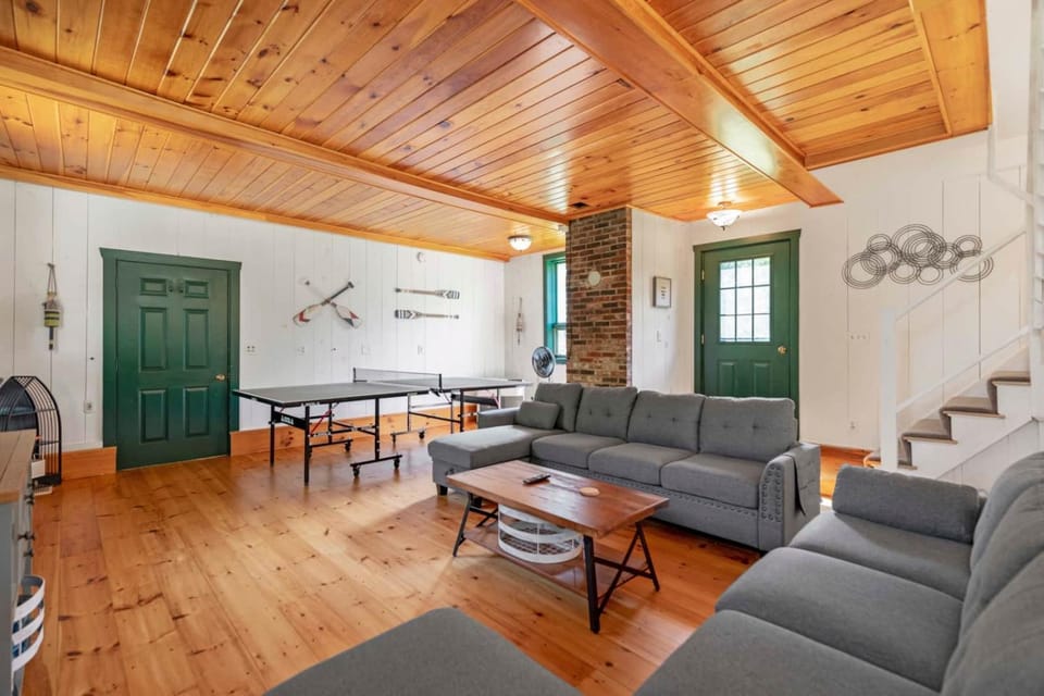 Shimmering River Retreat House in Edgecomb