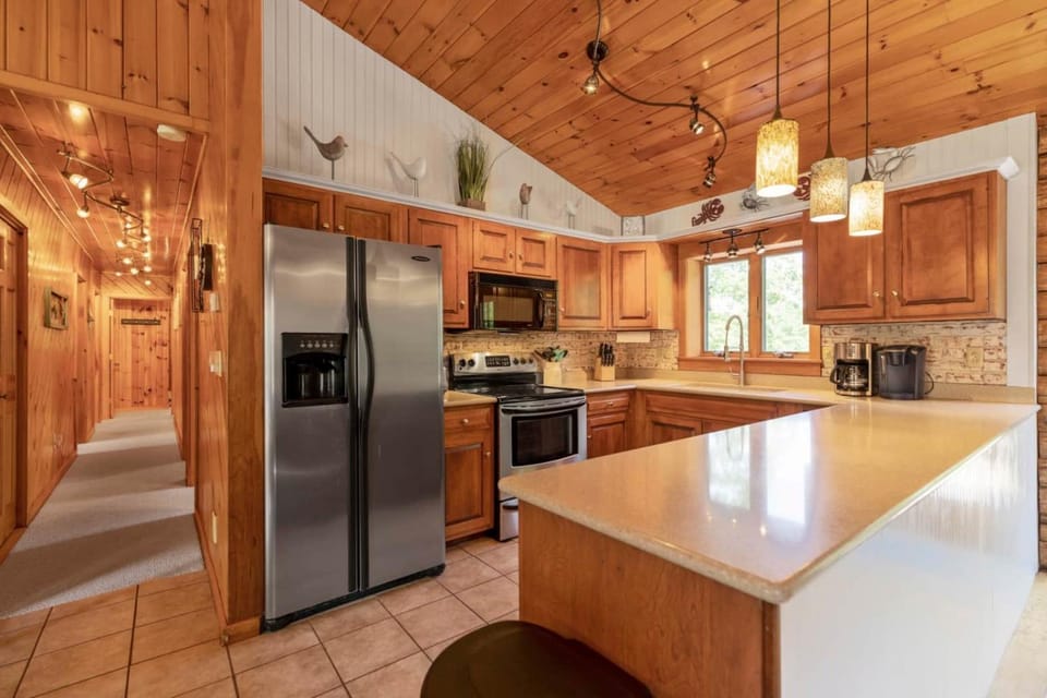 Shimmering River Retreat House in Edgecomb
