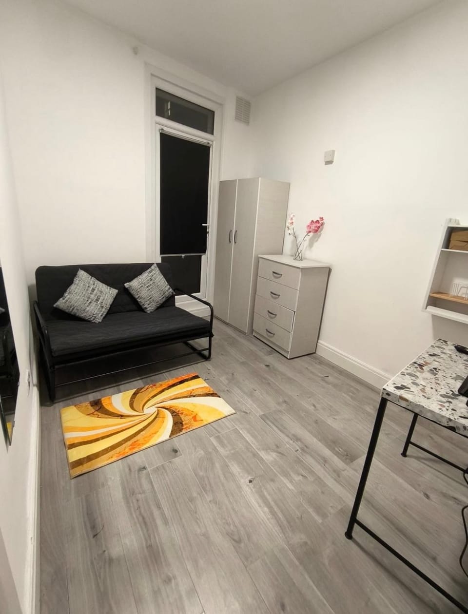Spacious 4BR Home in Mile End Apartment in London Borough of Hackney