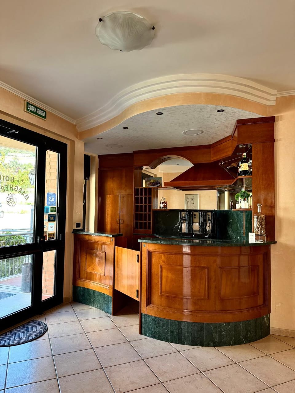 Lounge or bar, Drinks