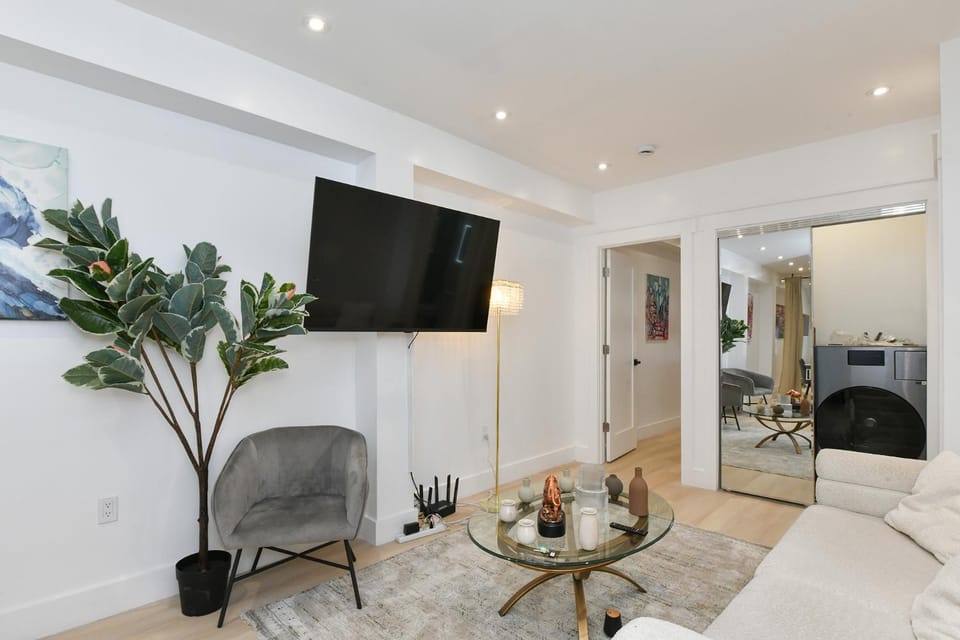 Designer Seaport Apartment - Sleeps 14 Apartment hotel in Lower Manhattan