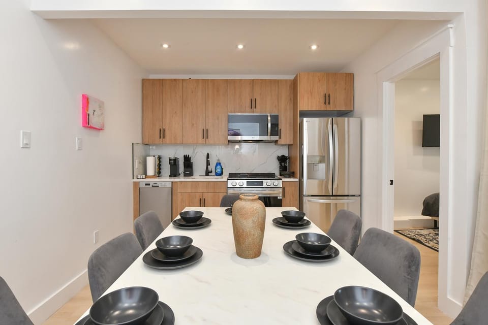 Designer Seaport Apartment - Sleeps 14 Apartment hotel in Lower Manhattan