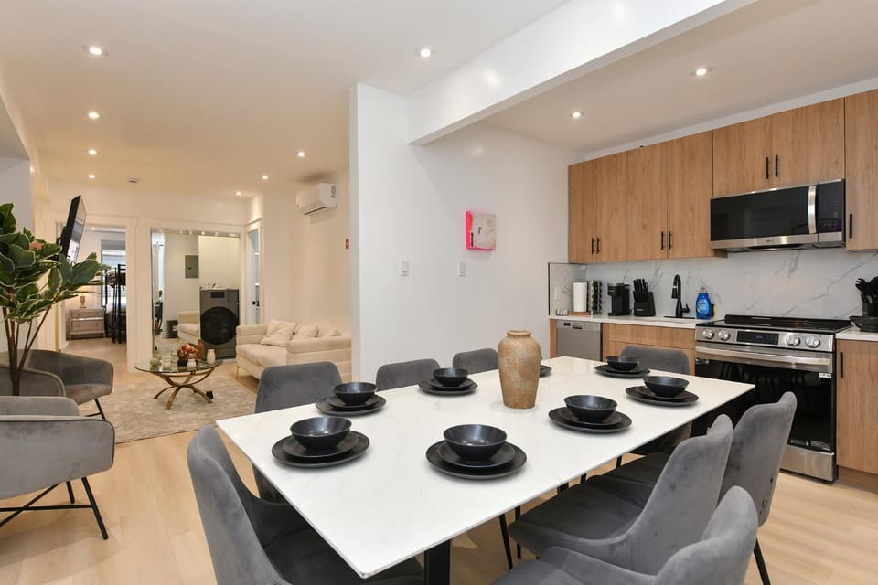Designer Seaport Apartment - Sleeps 14 Apartment hotel in Lower Manhattan