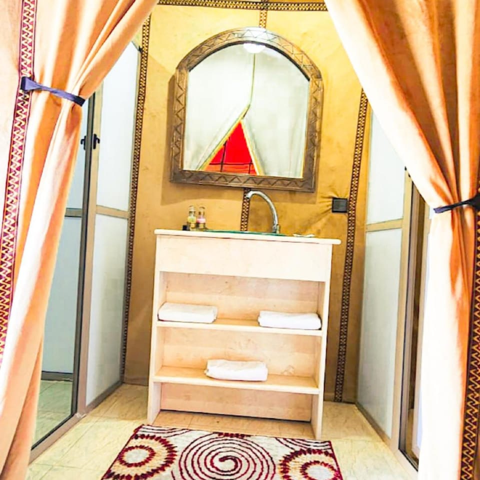 Bed, Bathroom, Photo of the whole room, Bedroom
