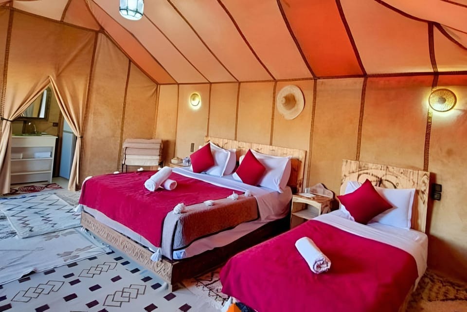 Photo of the whole room, Bedroom, towels