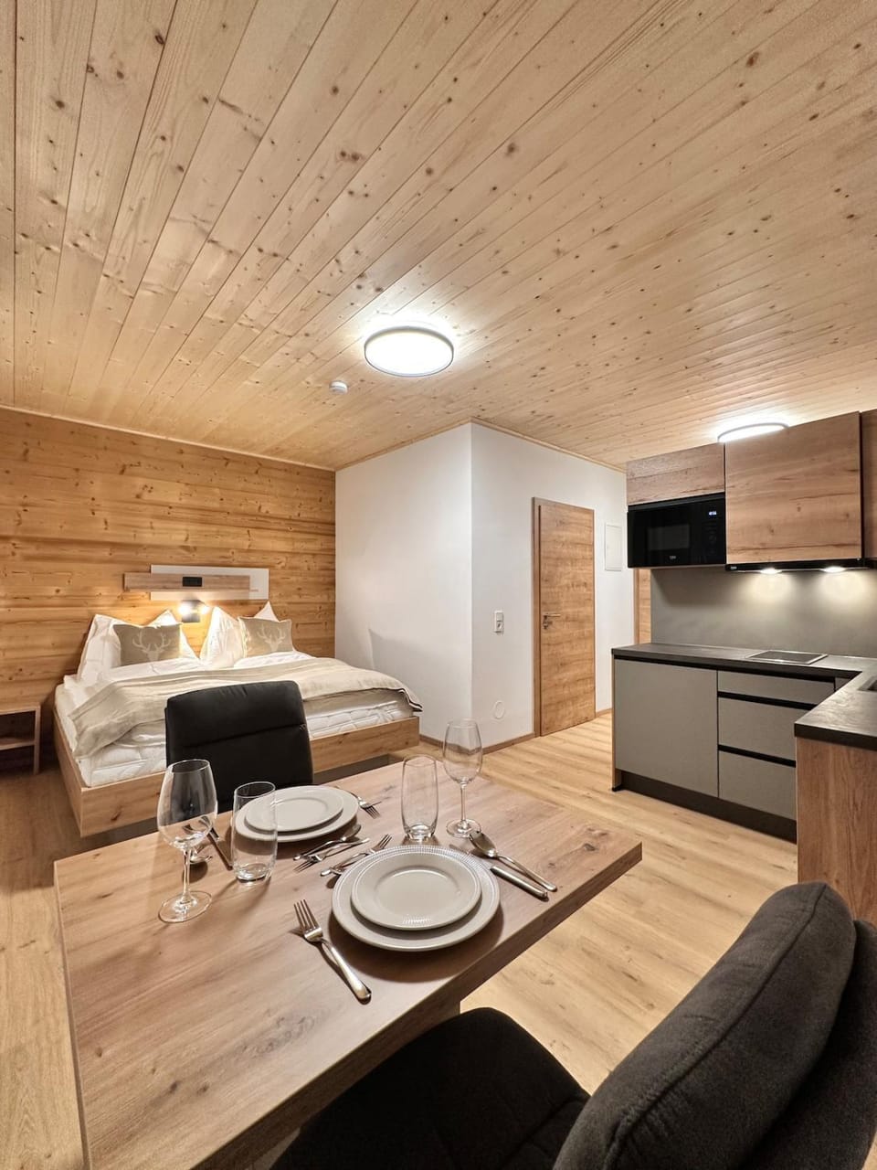 Bed, Kitchen or kitchenette, Living room, Photo of the whole room, Seating area, Dining area, Bedroom