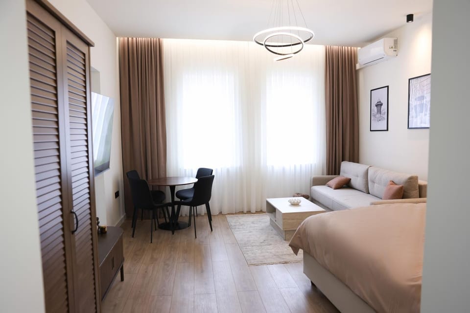 Bed, Photo of the whole room, Seating area