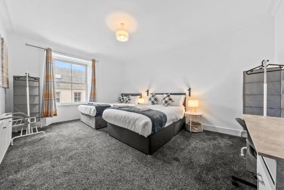 Comfortable 4-Bed Apartment in Hawick with Fast WiFi House in Hawick