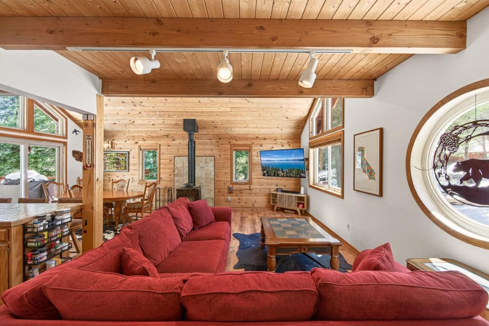 Ruby Retreat by Tahoe Getaways - Pet Friendly 3 BR in Tahoe Donner House in Truckee