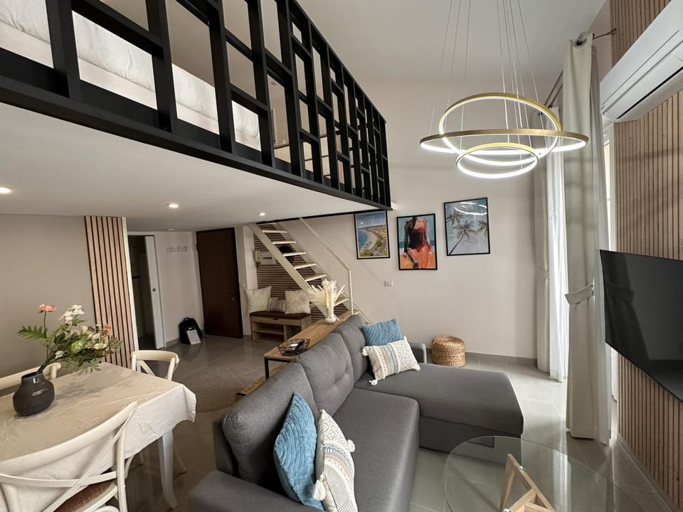 Communal lounge/ TV room, TV and multimedia, Living room