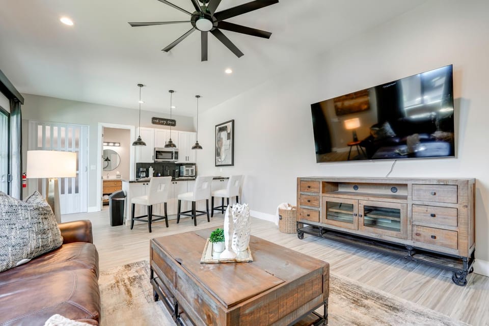 Easy Access to Hospitals! Mesa Casita w/ Hot Tub House in Mesa
