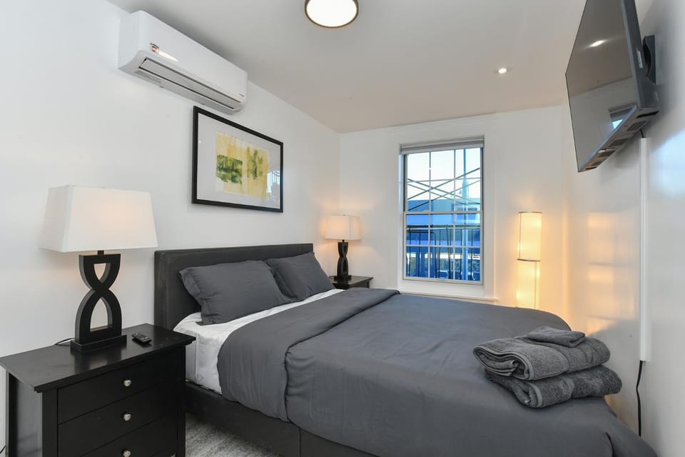 The New York Minute Apt -3 bedrooms -Sleeps 13 Apartment hotel in Lower Manhattan