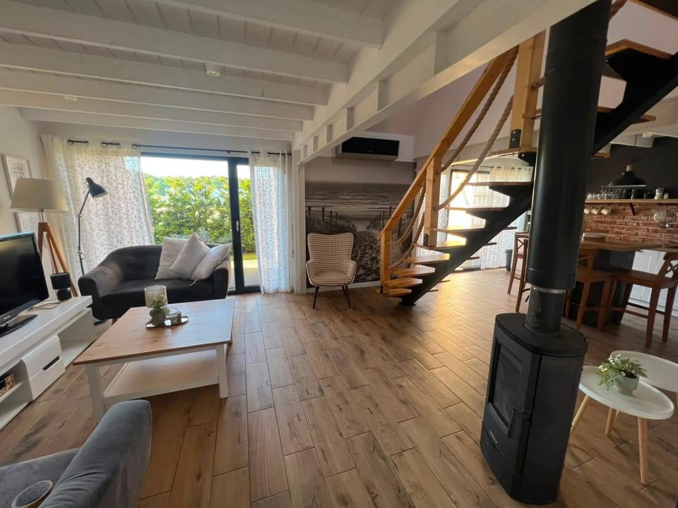 TV and multimedia, Kitchen or kitchenette, Living room, Seating area