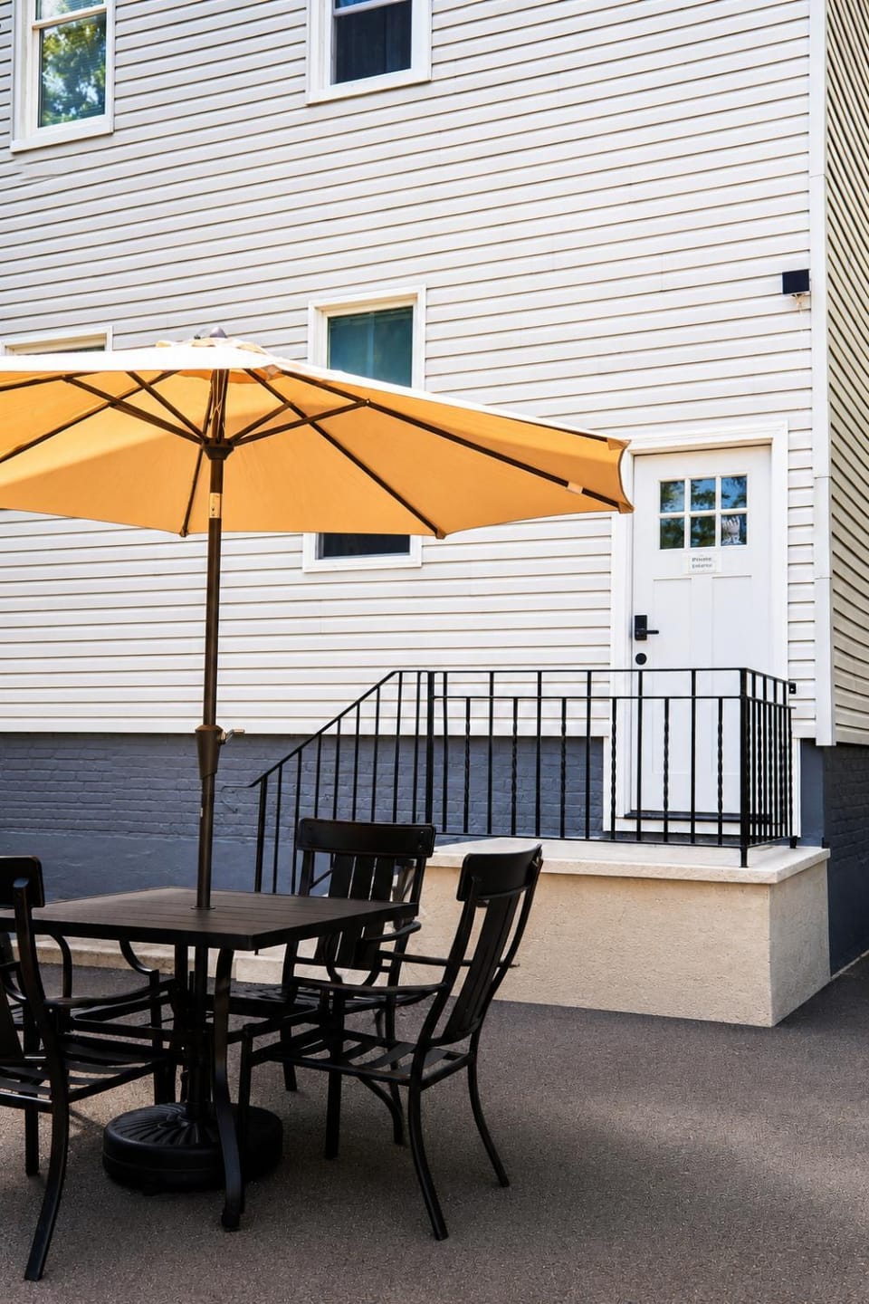 Joynest Haven - 1 bedroom with kitchen, mini living room, private entry Apartment in Hillside
