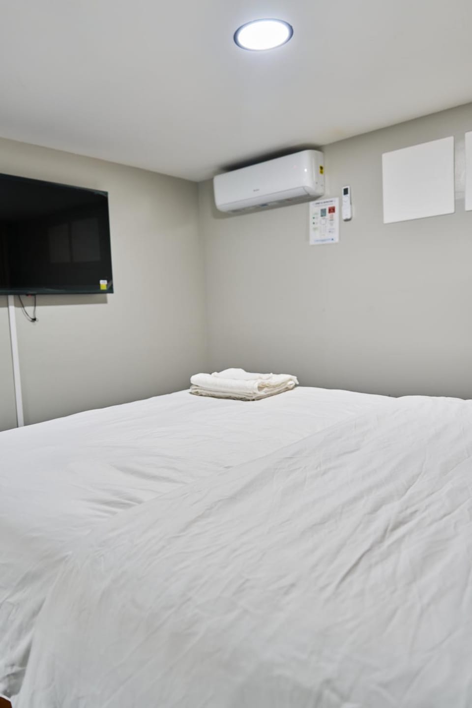 Joynest Haven - 1 bedroom with kitchen, mini living room, private entry Apartment in Hillside