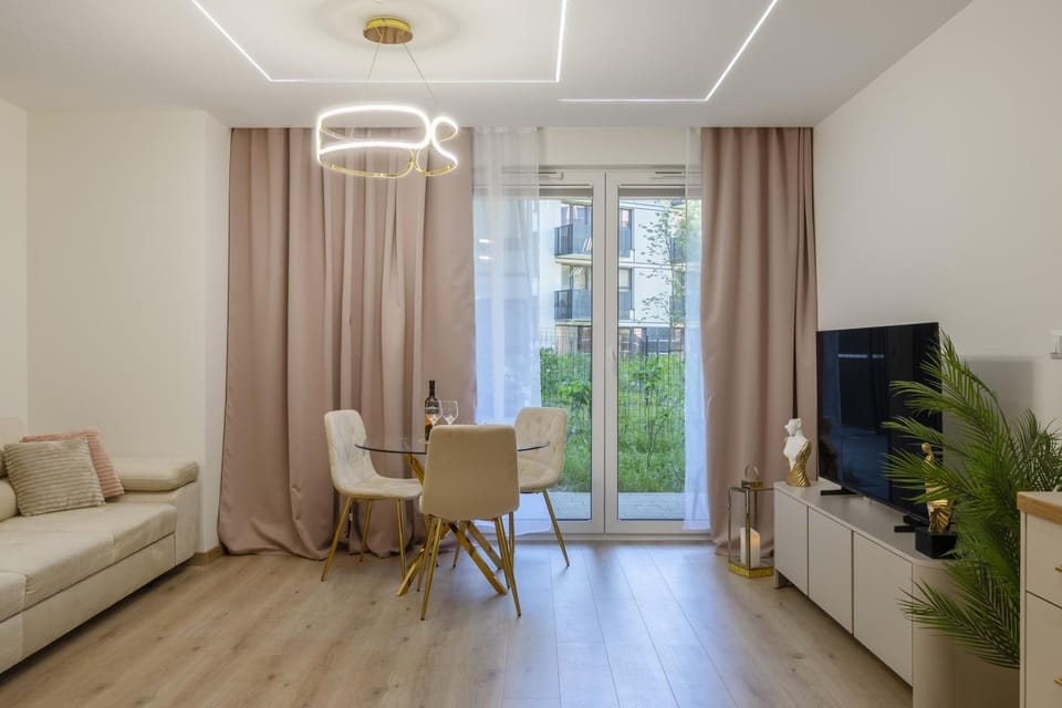 TV and multimedia, Living room, Dining area