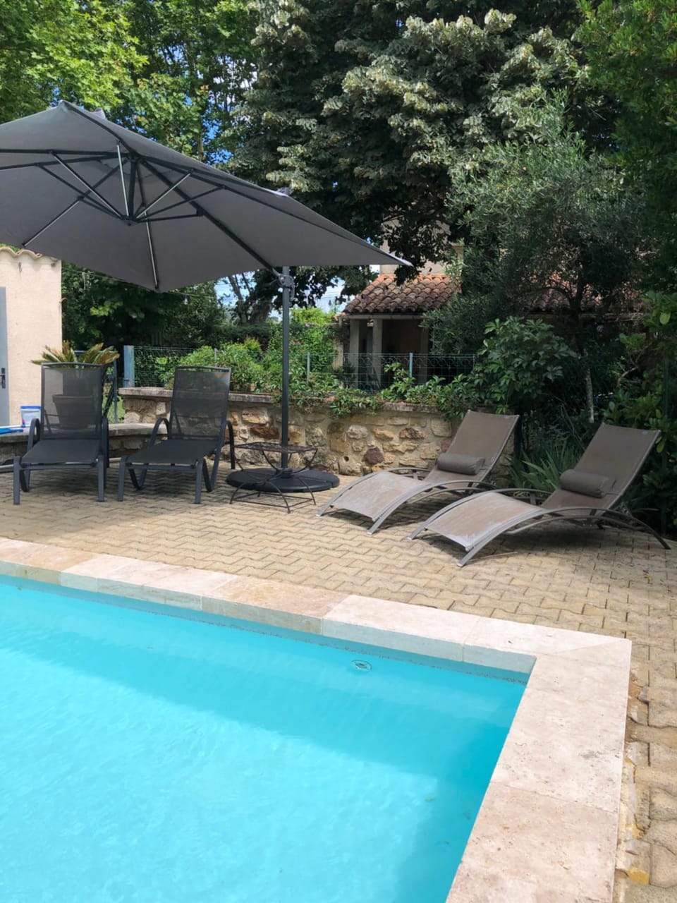 MAISON CHARMANTE AVEC PISCINE DANS UN ECRIN DE VERDURE, proche UZES House in Provence