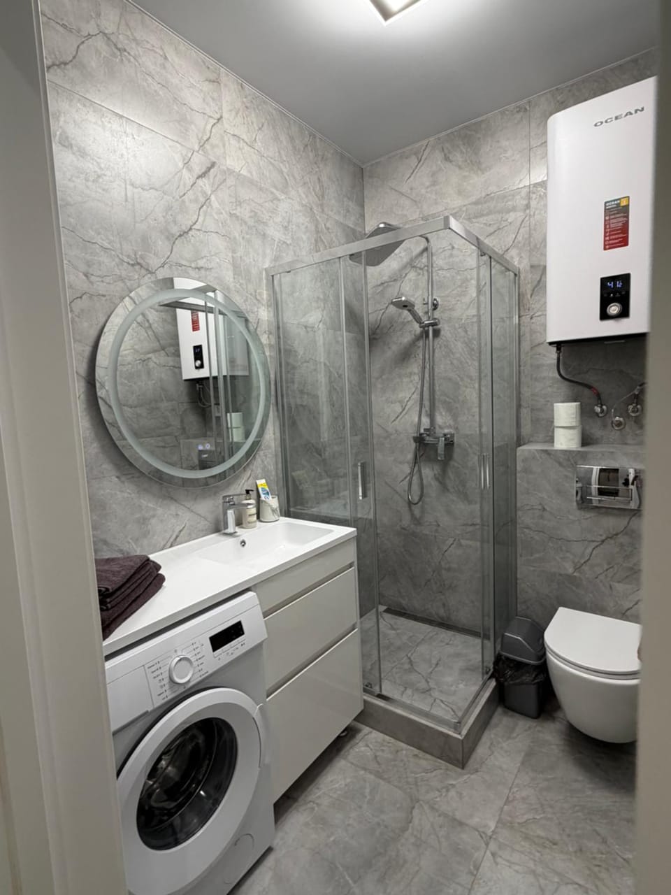 Shower, Toilet, towels, washing machine