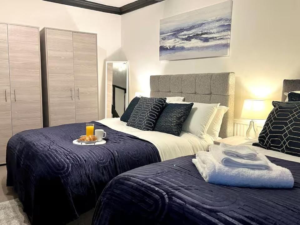 3 BD Parking Contractors WiFi Apartment in Colchester